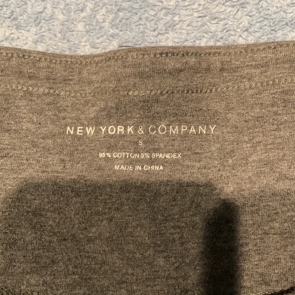 2 pair 3/4 pants. Small. Black/grey. - Picture 2 of 4